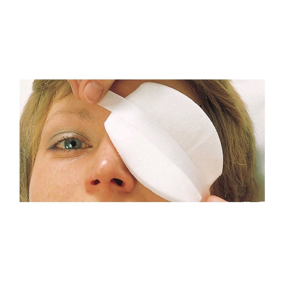 Sterile Augenkompresse Eycopad® auf geschlossenem Auge, weiße Kompresse