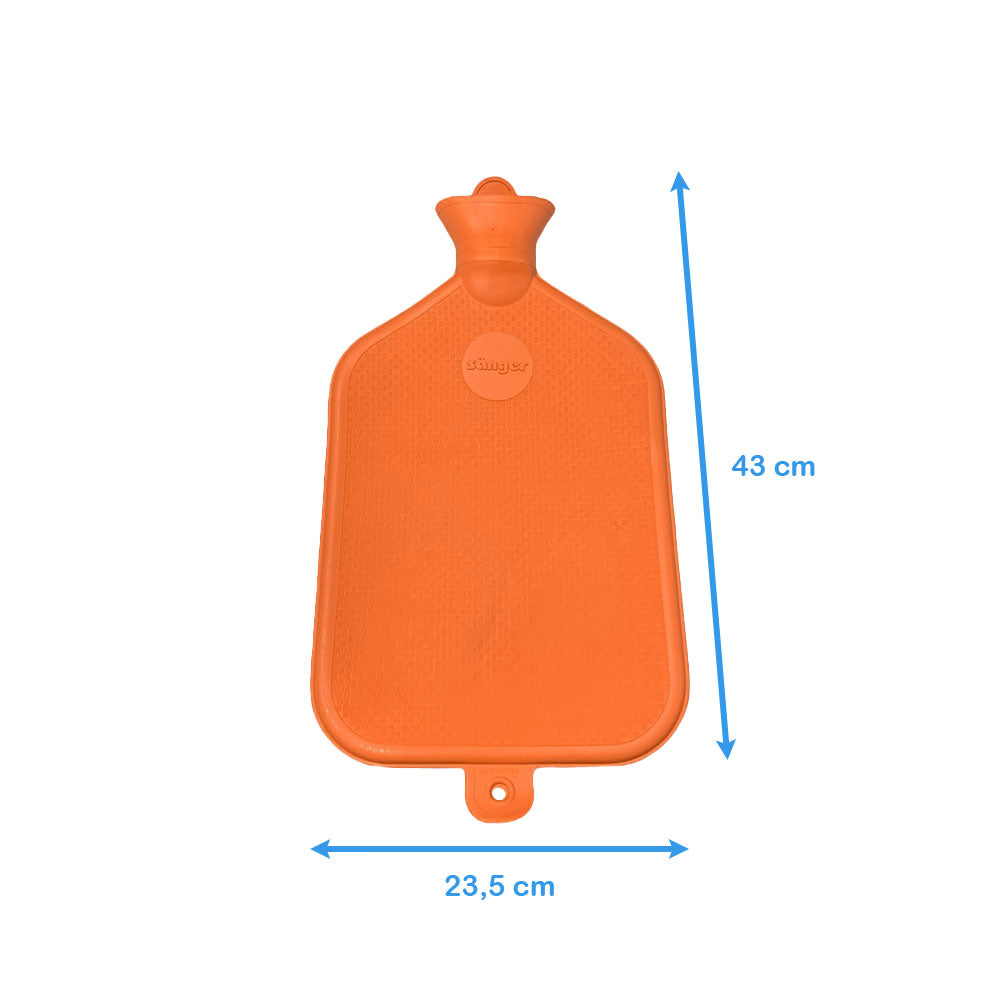 Glatte Gummi-Wärmflasche in Orange mit Maßangaben (43 cm, 23,5 cm)