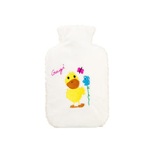 Wärmflasche mit weißem Flauschbezug und Gagi-Motiv mit Ente und Schmetterling