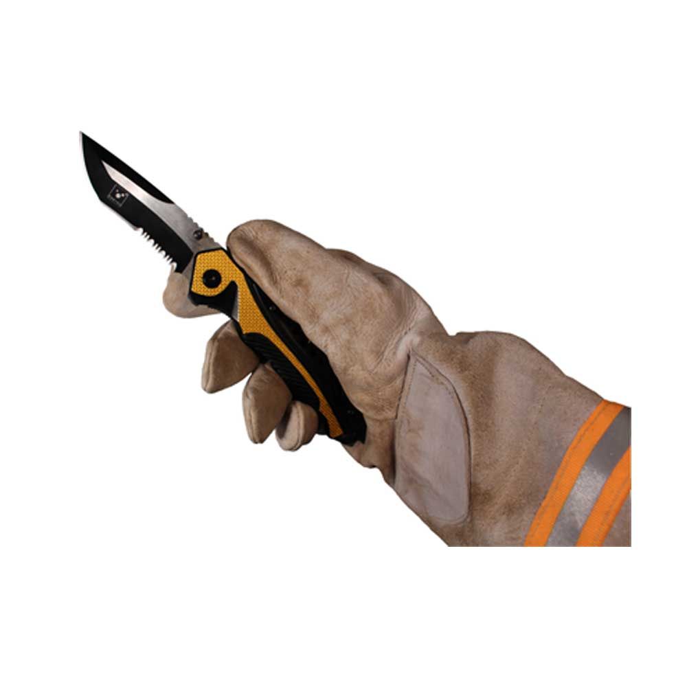 Rettungsmesser in der Hand mit Stahlklinge und gelb-schwarzem Griff