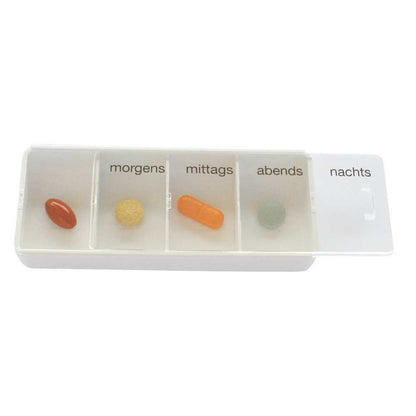 Weiße Tabletten-Dose mit vier Fächern: morgens, mittags, abends, nachts
