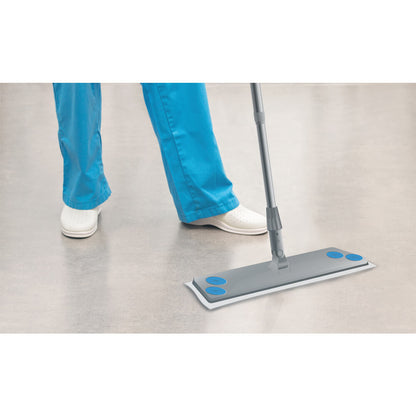 Power-Wischmopptuch auf dem Wischmop; blaue Markierungen