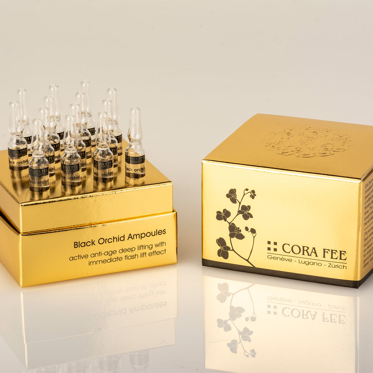 Cora Fee Black Orchid Ampullen: goldene Boxen mit Reihe kleiner Glasfläschchen