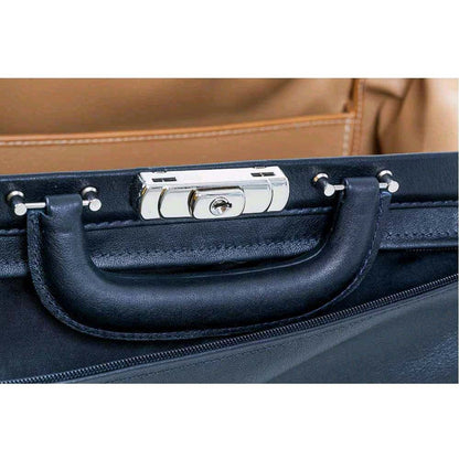 Doktortasche in dunkel, Metallverschluss und Reißverschlussfach an der Vorderseite