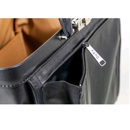Doktortasche in Dunkel, seitliche Schlaufe und Reißverschlussöffnung